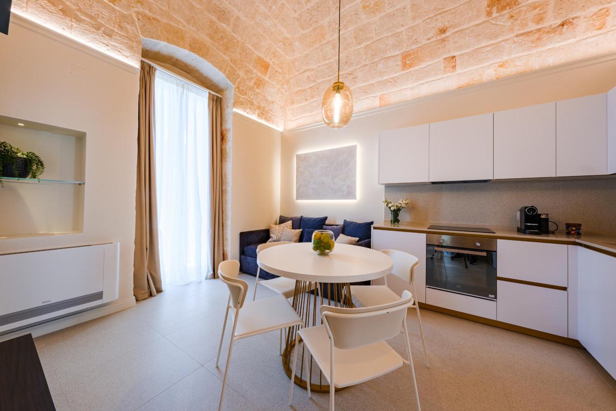 Helloapulia Charming Palazzo Clemente - Self-Catering Suites With Aircondition مونوبولي المظهر الخارجي الصورة